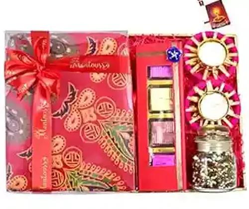 Diwali gift box/diwali gift pack/diwali gifts for employees/diwali gift hampers-decorated tray-chocolate box+chcolate mukhwas+Mandala bedsheet+2 designer diya+4 Rangoli Colours+Diwali Greeting Card